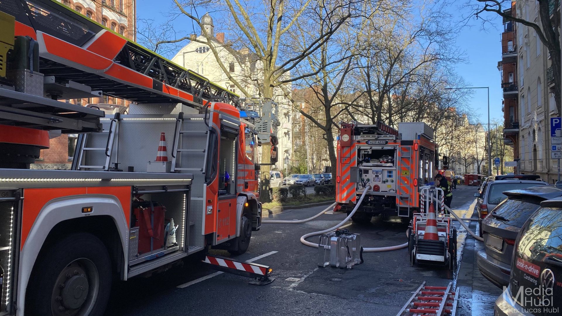 GROSSBRAND IN DER WIESBADENER INNENSTADT FEUERWEHR IM DAUEREINSATZ